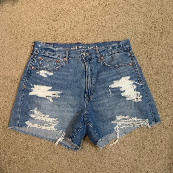 AMERICAN EAGLE DISTRESSED MOM SHORTS - Picture 1 of 8